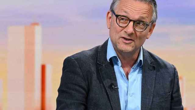 Quién era Michael Mosley, el famoso presentador británico hallado muerto cerca de una cueva de una isla griega