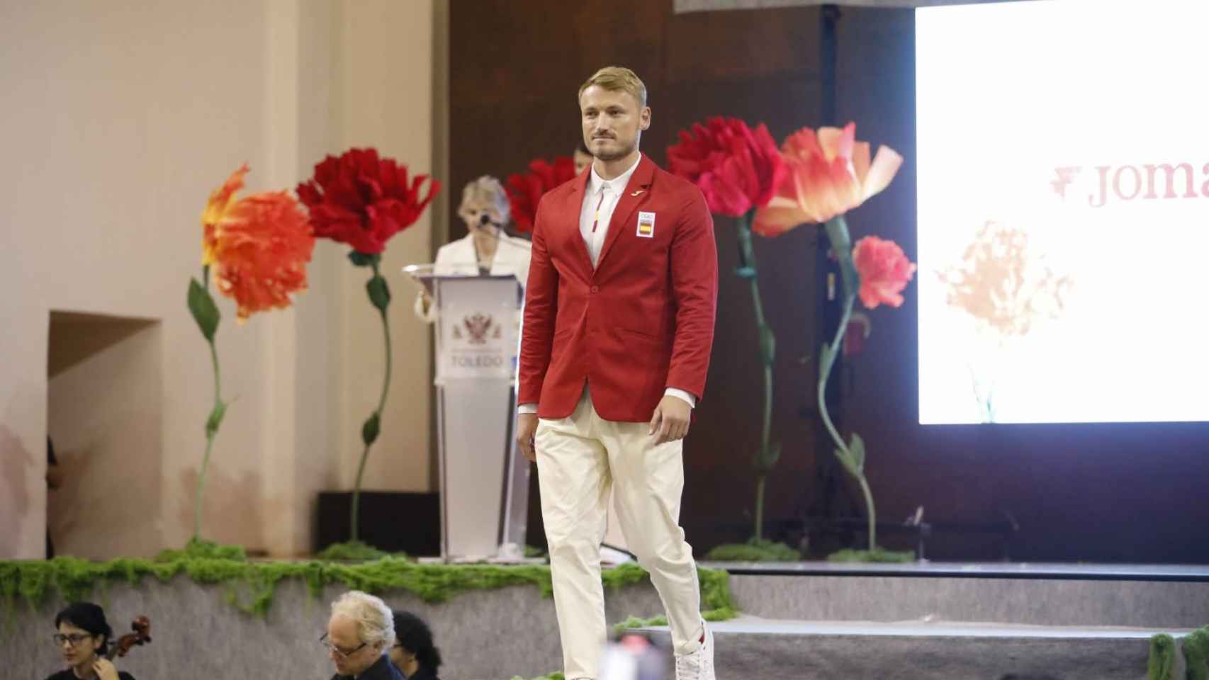 Los olímpicos españoles vestirán en los Juegos de París diseños inspirados en el clavel: todas las fotos