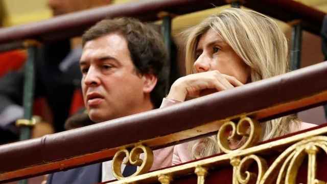 La esposa de Pedro Sánchez, Begoña Gómez, y su hermano, David Sánchez.