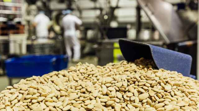 Almendras en una fábrica.