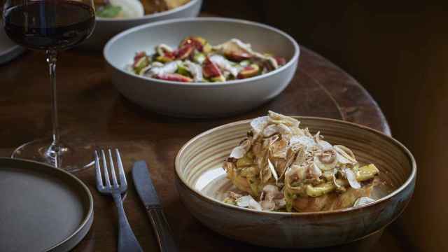 Cantarella y champiñón botón, son algunos de los platos de este menú ejecutivo en The Omar.