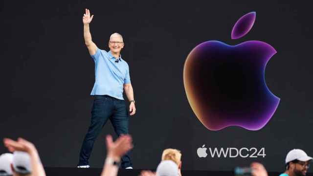Montaje de Tim Cook, CEO de Apple, y el logo de la WWDC.