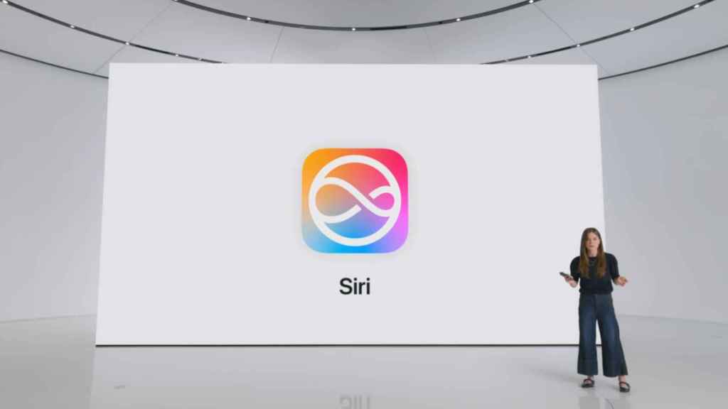El logo de Siri en una presentación de Apple.