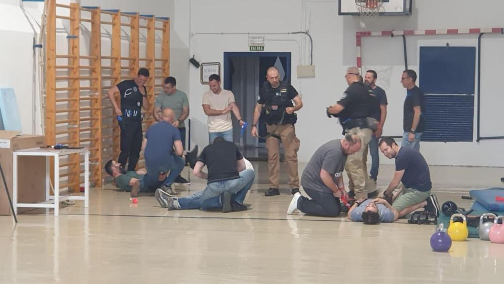 Imagen del curso sobre control de hemorragias en el que participaron agentes de la AUGC de Valladolid