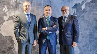 De izquierda a derecha: Raúl Arévalo, director general corporativo; Carlos Alejo, presidente de Ghenova y Francisco Cuervas, CEO de la compañía.