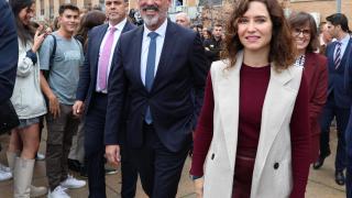 La presidenta de la Comunidad de Madrid, Isabel Díaz Ayuso  y el rector de la Universidad Complutense de Madrid, Joaquín Goyache, en una fotografía de archivo de octubre de 2023.