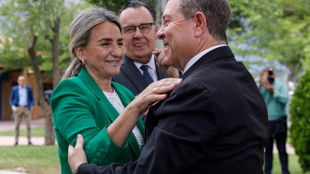 Emiliano García-Page y Milagros Tolón se han saludado amistosamente este miércoles en Albacete.