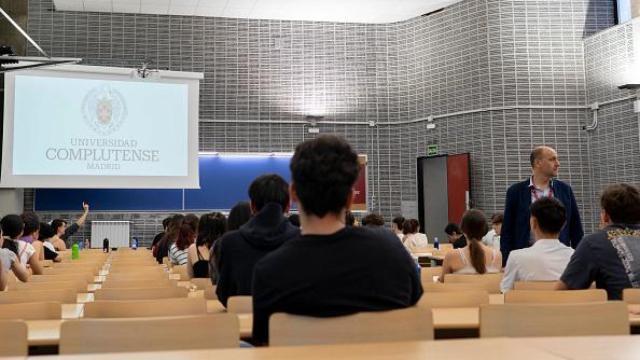 Los jóvenes que han terminado la EBAU ahora tienen que escoger el siguiente paso