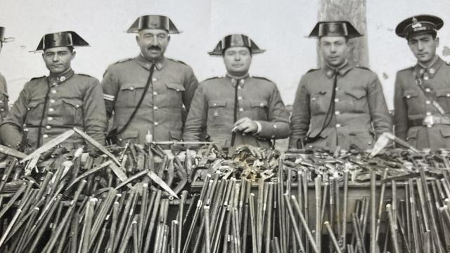 En el centro, Luis Castro, capitán de la Guardia Civil y jefe del Servicio de Información y Policía Militar en Teruel, artífice de la desarticulación de una docena de redes de espionaje republicano.