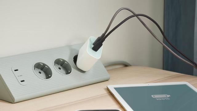 El extensor de cable SKOTAT con el cable RUNDHULT de Ikea