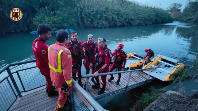 Los miembros del operativo, este jueves por la tarde.