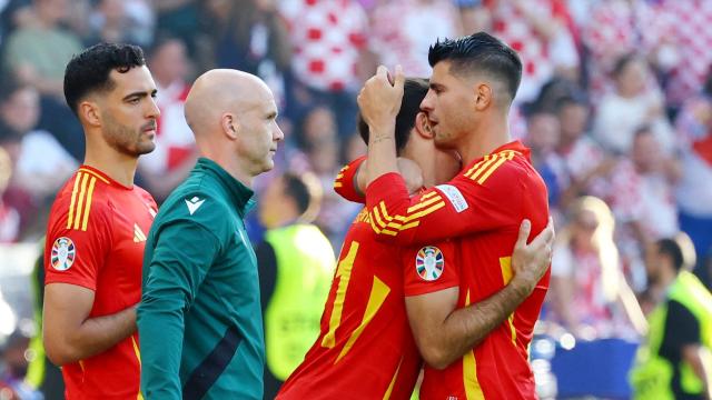 Morata se retira lesionado dejando su lugar a Oyarzabal.
