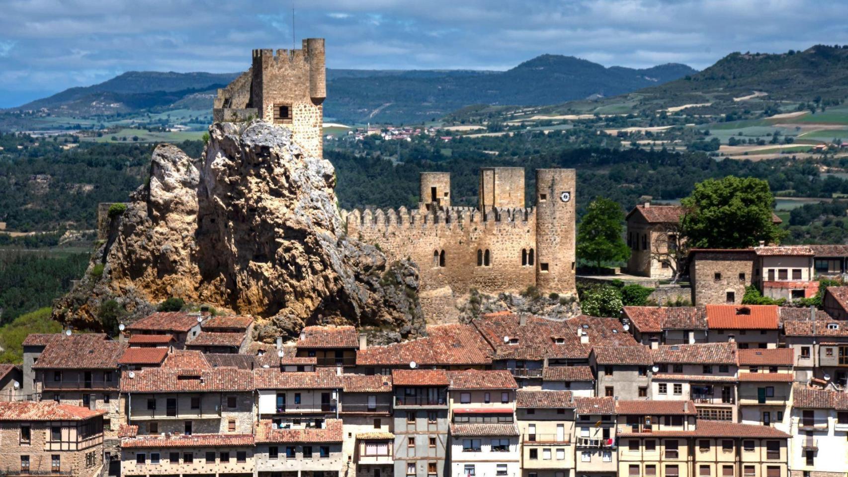 Imagen de Frías, un pueblo de Burgos y la ciudad más pequeña de España