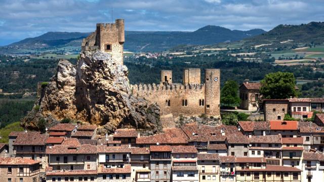 Imagen de Frías, un pueblo de Burgos y la ciudad más pequeña de España