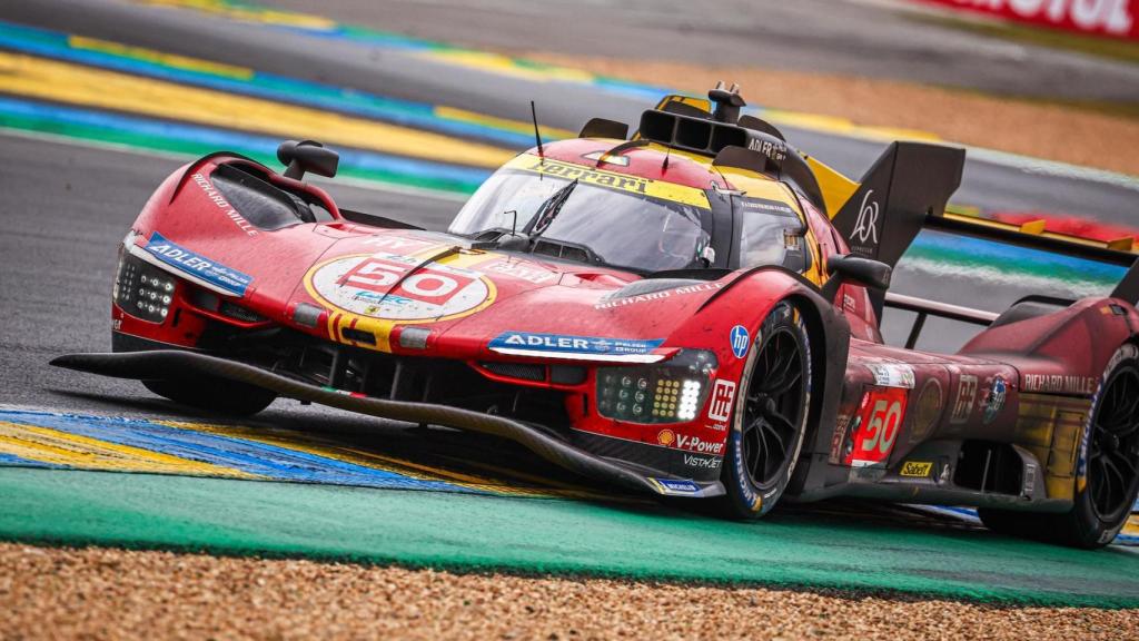 Miguel Molina con el Ferrari 50 en las 24 Horas de Le Mans 2024