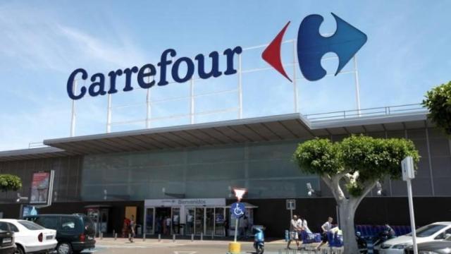 Fachada Carrefour.