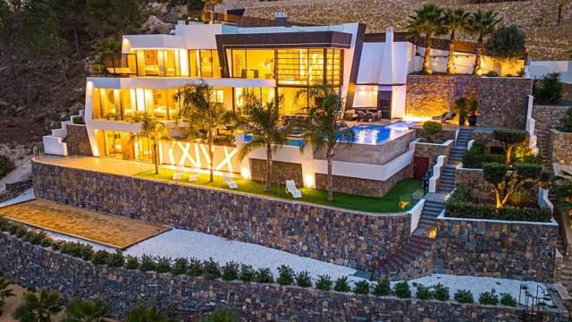 Villa Romeo by Abahana Villas