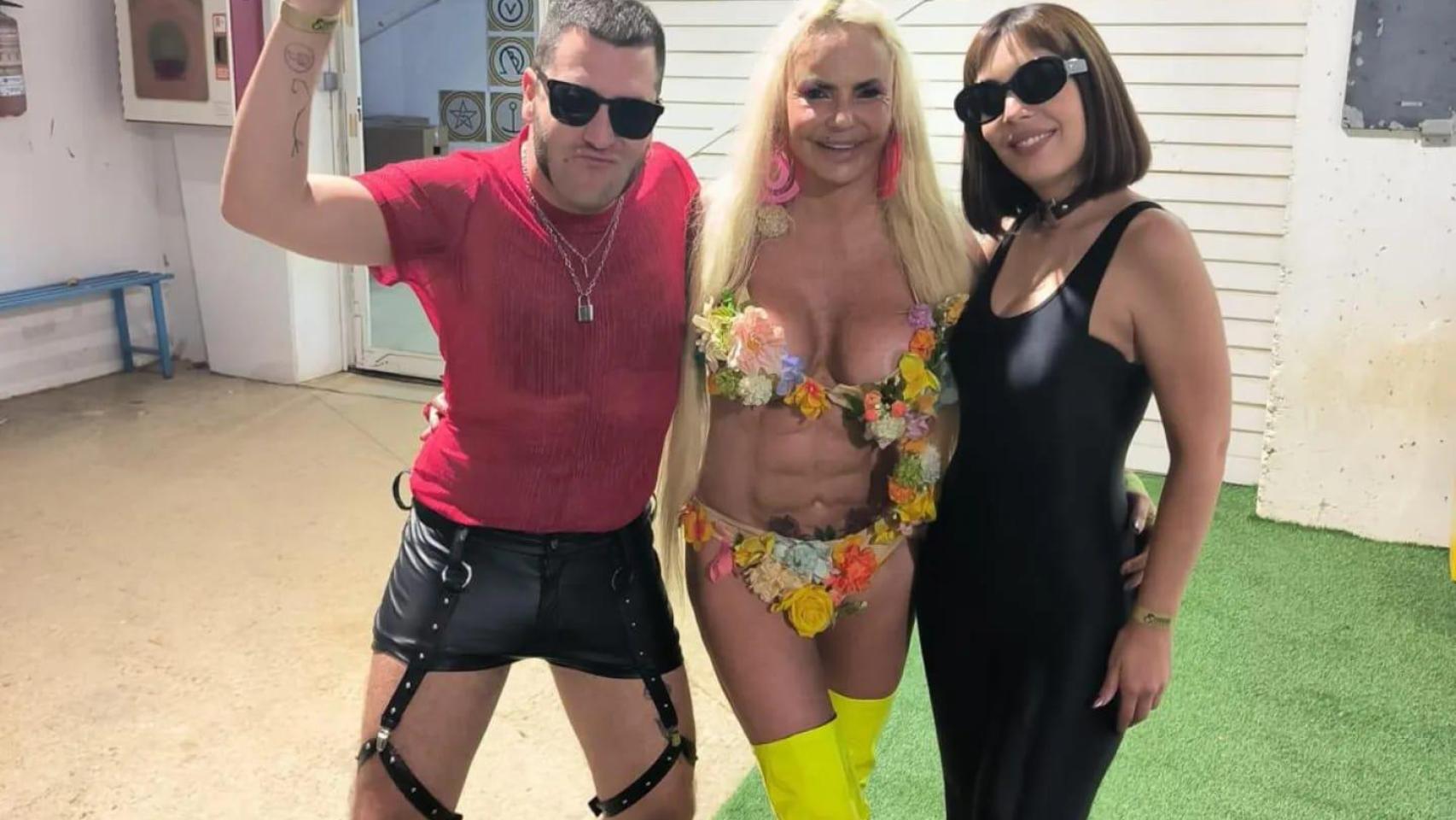 El dúo Ladilla Rusa junto a Leticia Sabater.