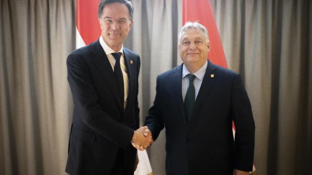 Mark Rutte se reunió con Viktor Orbán este lunes en Bruselas para convencerle de que retire su veto para la OTAN