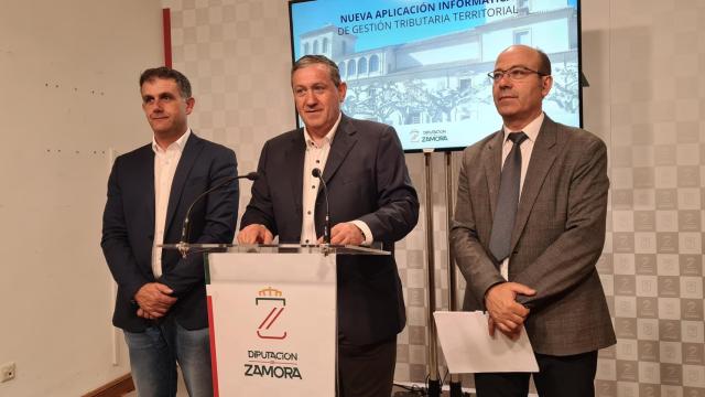 El presidente de la Diputación de Zamora, Javier Faúndez, el vicepresidente segundo y diputado de Recursos Humanos, Ramiro Silva, y el diputado de Economía y Hacienda, José Manuel SalvadoR