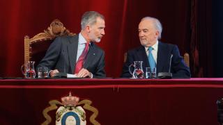 El Rey Felipe VI y el Director de la RAE, Santiago Muñoz Machado, durante la presentación de la ‘Red Panhispánica de Lenguaje Claro’, en la sede de la Real Academia Española, el pasado 21 de mayo. Foto: Alejandro Martínez Vélez / Europa Press