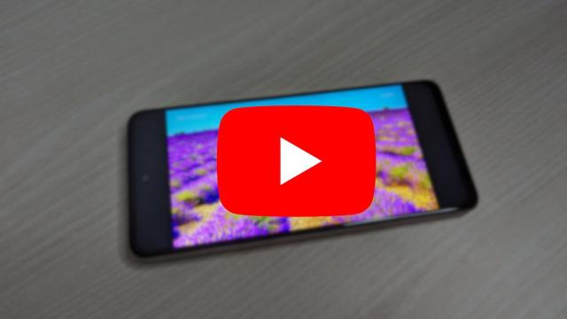 Icono de YouTube sobre un móvil