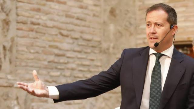 Carlos Velázquez, alcalde de Toledo, este lunes en rueda de prensa. Foto: Javier Longobardo