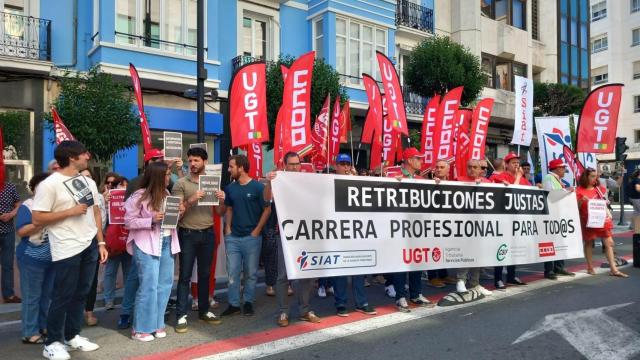 Trabajadores de la Agencia Tributaria concentrados ante la sede del organismo.