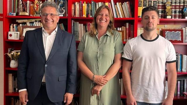 Ramón Jurado (PSOE), Vanesa Calle (Podemos-IU-AV) y Miguel Fuentes (Más Madrid) han sellado su acuerdo de gobierno.