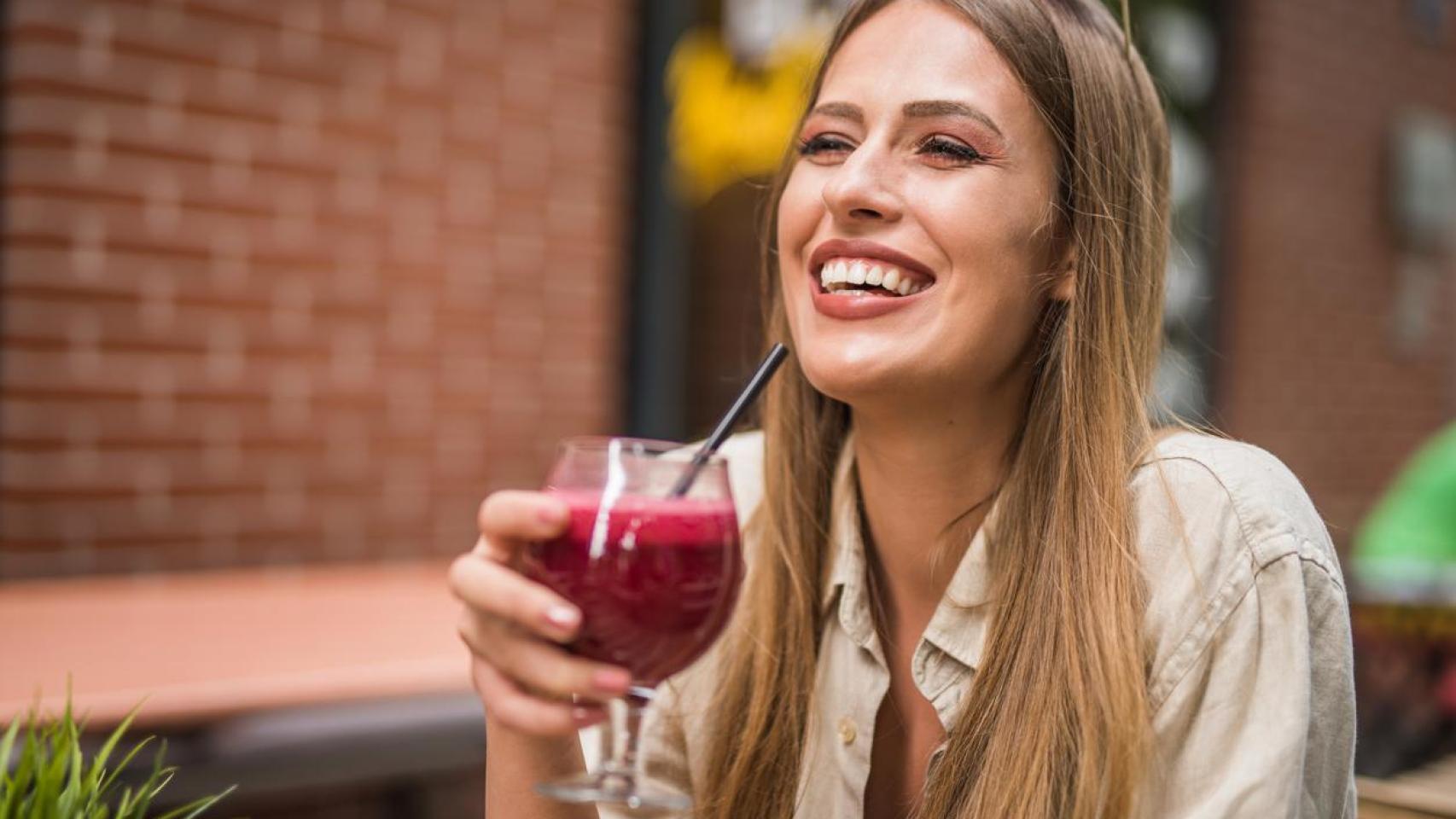 Presentación de una receta de crema de remolacha.