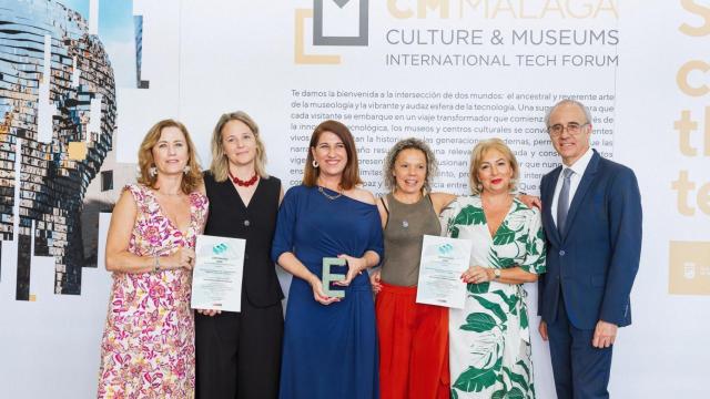 Los responsables del Marq este martes en Málaga, donde han recibido su accésit entre las mejores exposiciones de España.