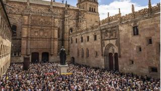 Encuentro Alumni-USAL en el Patio de Escuelas en 2011