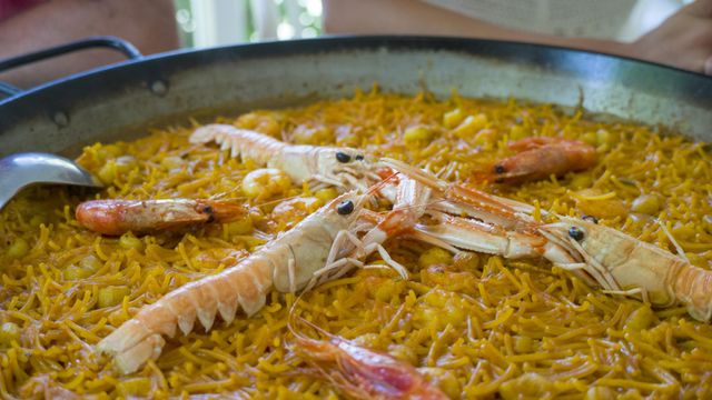 ¿Cuál es la cantidad de fideos por persona perfecta para la fideuà según los expertos?