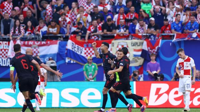 Los jugadores de Albania celebran un gol frente a Croacia.
