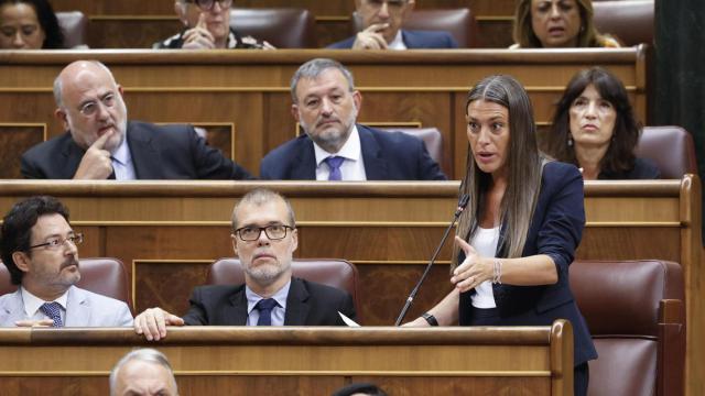 La portavoz de Junts, Miriam Nogueras, interviene durante la sesión de control que se celebra, este miércoles, en el Congreso de los Diputados.