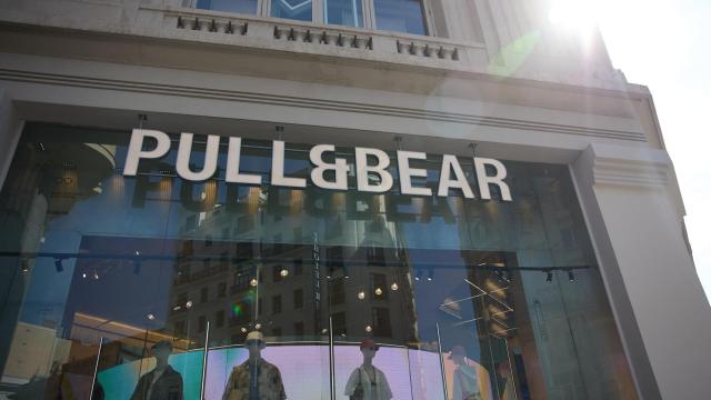 Entrada a la tienda de Pull and Bear