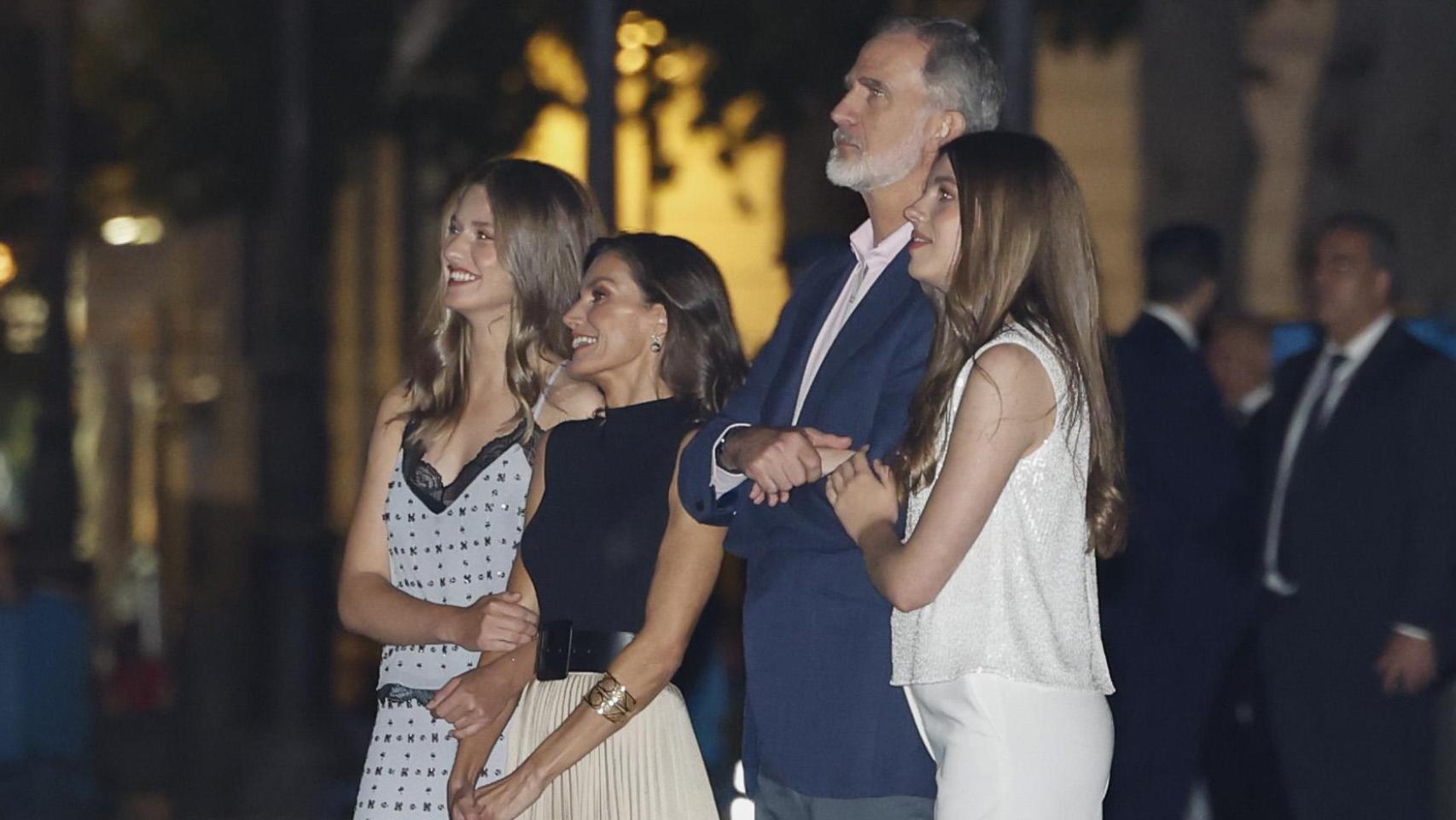 La Familia Real disfruta de la actuación de Ara Malikian.