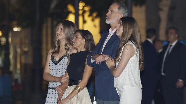 La Familia Real disfruta de la actuación de Ara Malikian.