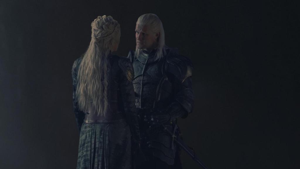 Rhaenys and Daemon in episode 2x01