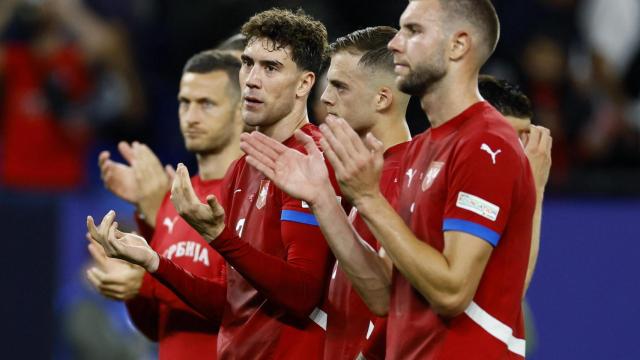 Los futbolista de la selección de Serbia tras debutar en la Eurocopa