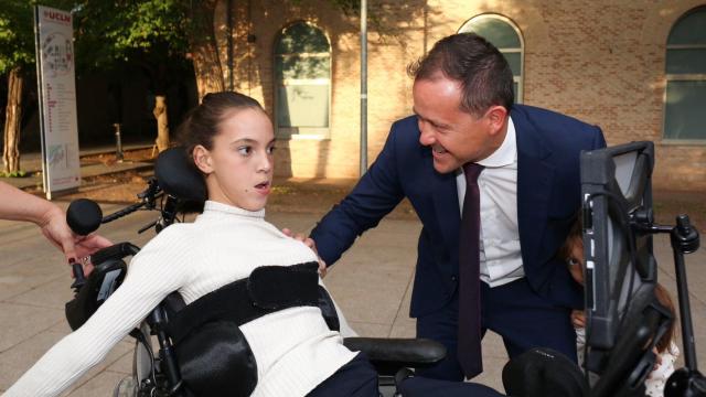 Gema Canales junto al alcalde de Toledo, Carlos Velázquez. Foto: Ayuntamiento.