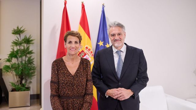 María Chivite y Alberto Granados, este miércoles, tras la firma del convenio.