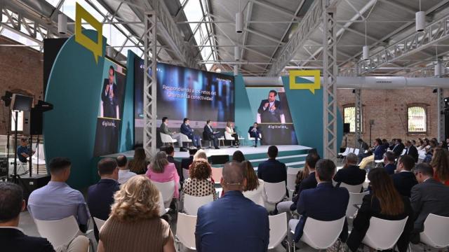 Imagen de la mesa redonda 'Respondiendo a los retos del futuro de la conectividad' celebrada en DigitalES Summit.
