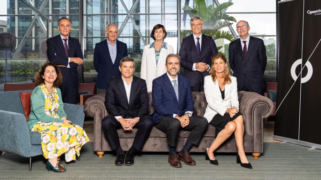 Comité consultivo de OpenWealth junto con Sol Moreno de los Ríos (CEO de OpenWealth) y Víctor Allende (presidente del consejo de administración de OpenWealth).