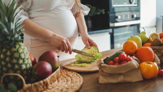 La alimentación y otros factores como el descanso y una vida activa son fundamentales en el periodo de gestación.