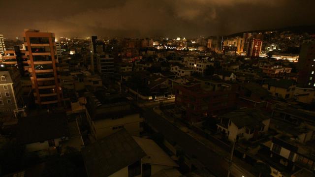 Ecuador al recuperar el suministro eléctrico.