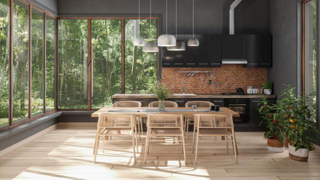 El interior de una cocina moderna amueblada.