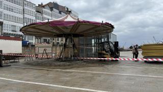 Desmontan el carrusel de O Parrote en A Coruña.
