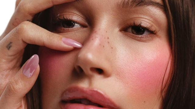 Los productos favoritos de las coruñesas para conseguir una ‘glass skin’ como la de Hailey Bieber