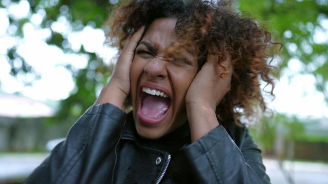 Los 'rage rituals', una nueva forma de terapia para descargar la ira y la frustración acumuladas